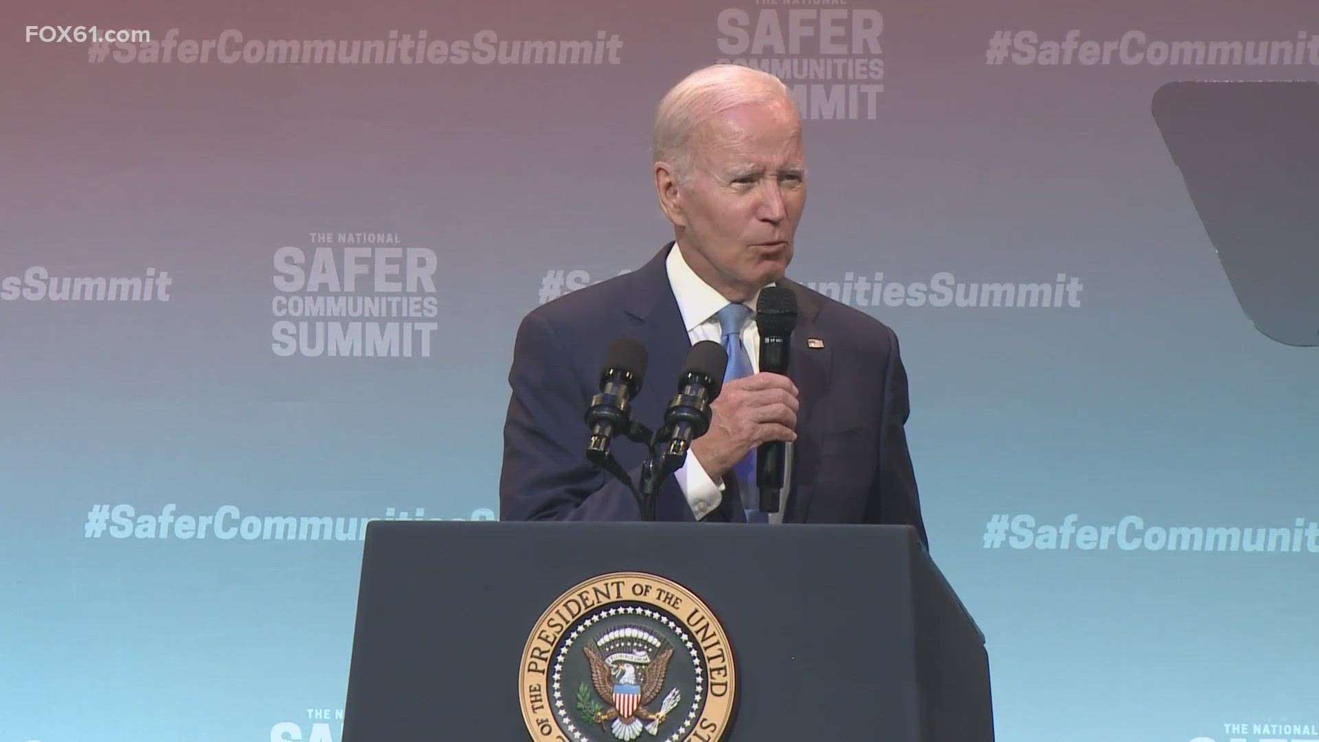 "Боже, храни королеву." Байден снова оговорился (видео)