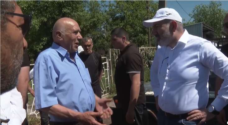 Նիկոլ Փաշինյանը չնախատեսված կանգառ է ունեցել Շինուհայրում