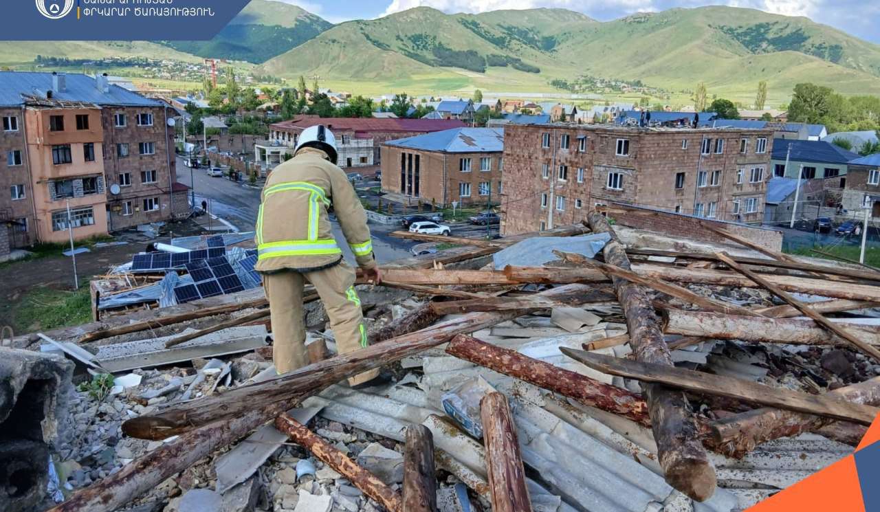 Ապարանում ուժեղ քամուց վնասվել է 140 բնակելի տուն, 34 մեքենա