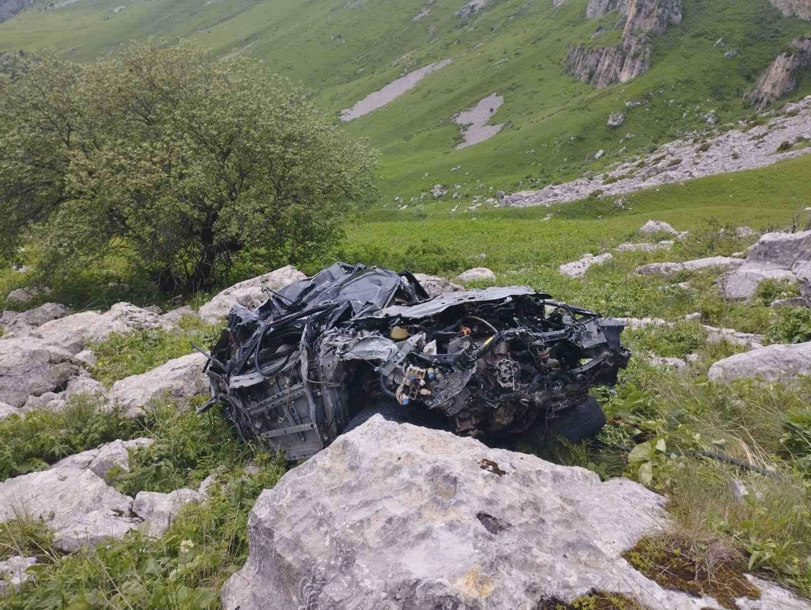 2 զոհ, 1 տուժած. Հաղարծինի տարածքում մեքենան գահավիժել է ձորը