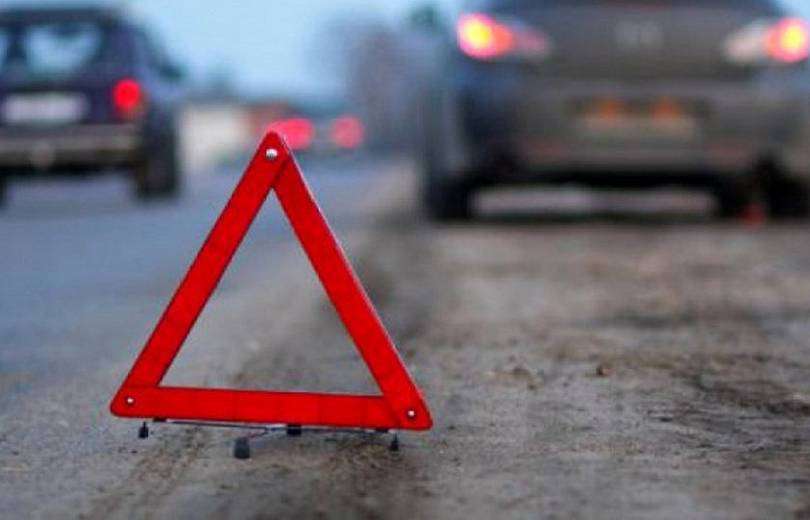 22-летний водитель врезался в бетонное ограждение на проспекте Аршакуняц