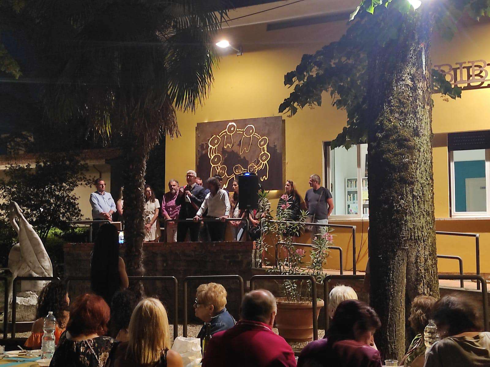 Городской совет Каврилии удостоил армянского скульптора Вигена Аветиса специальной премией.