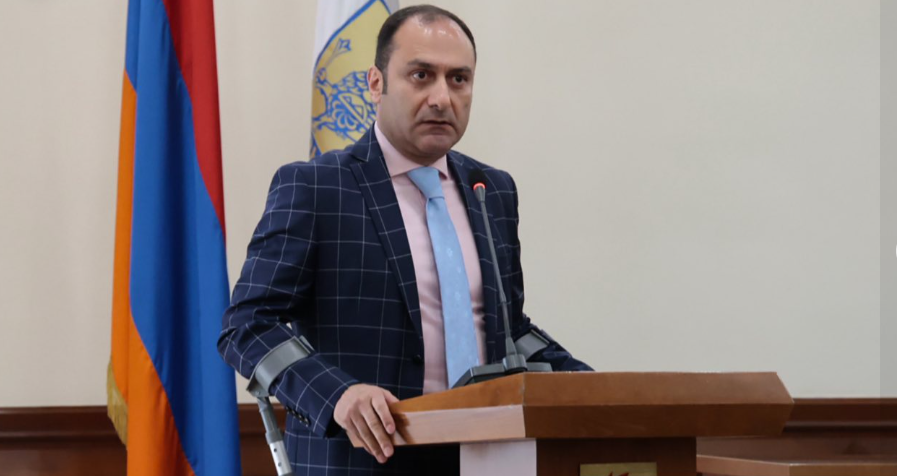 Артак Зейналян сложил мандат члена Совета старейшин Еревана