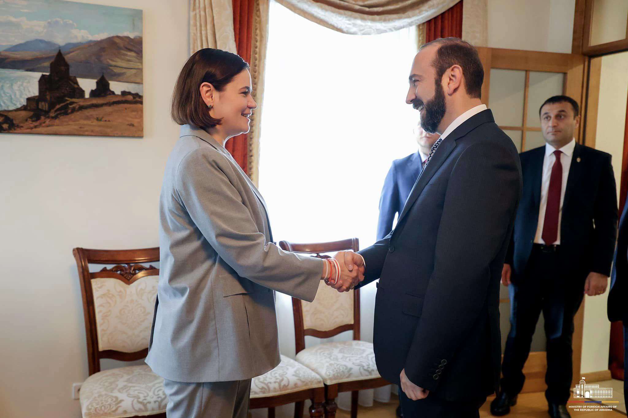 Ararat Mirzoyan met with Svetlana Tikhanovskaya
