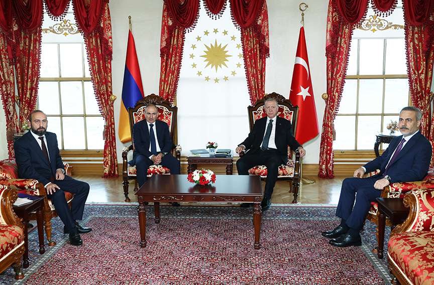 What issues did the leaders of Armenia and Turkey discuss?