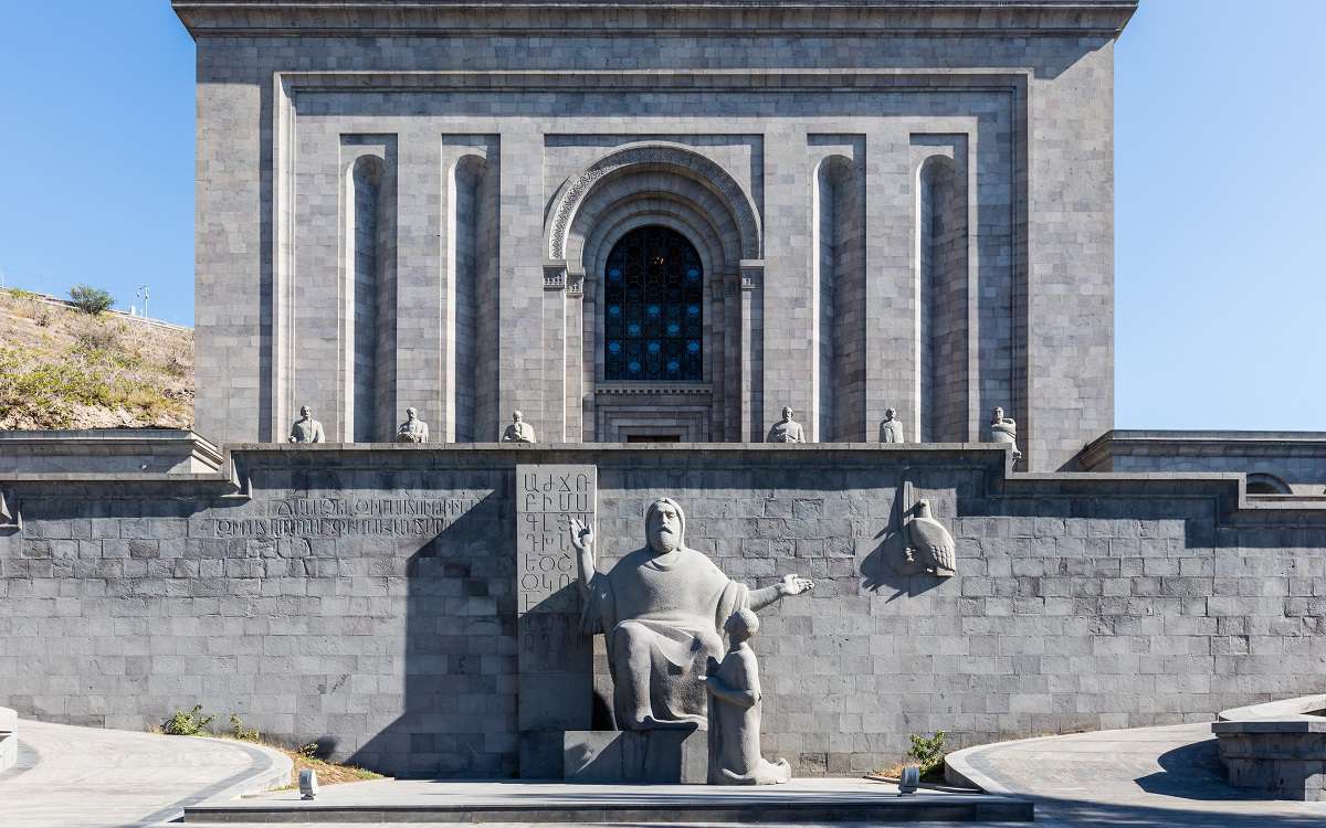 Ո՞վ կարող է դառնալ Մատենադարանի տնօրեն․ «Հրապարակ»