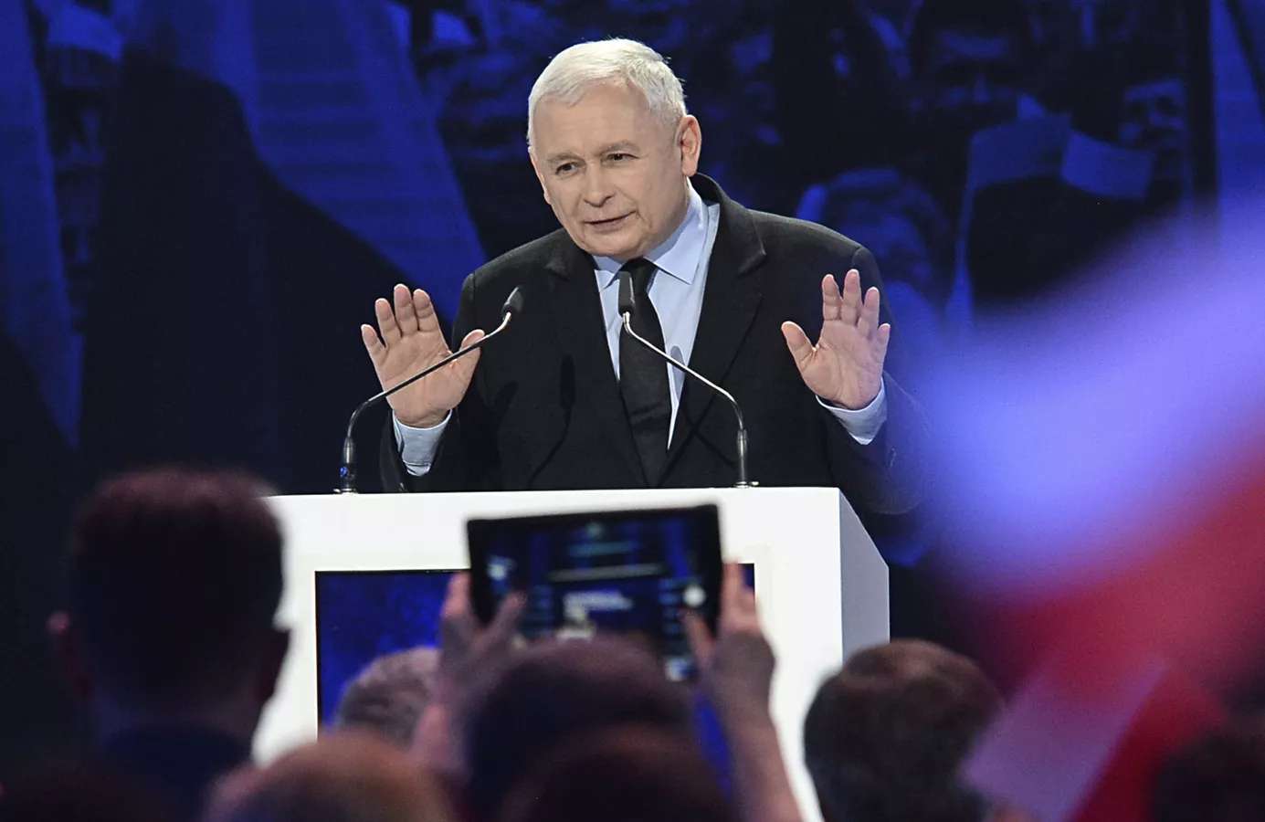 Jarosław Kaczyńskiis back in the Polish government