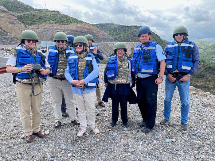 The head of the EU delegation and observers patrolled the Hakar bridge