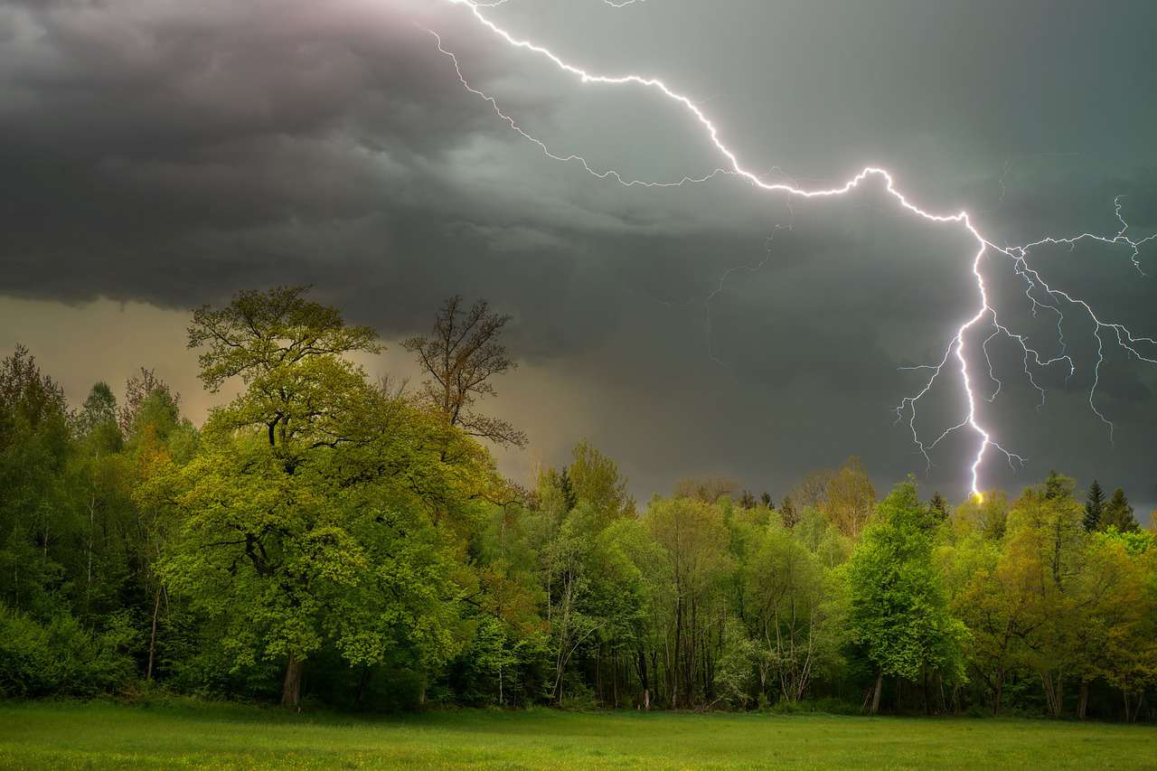 Rain and thunder are expected, intense in some places