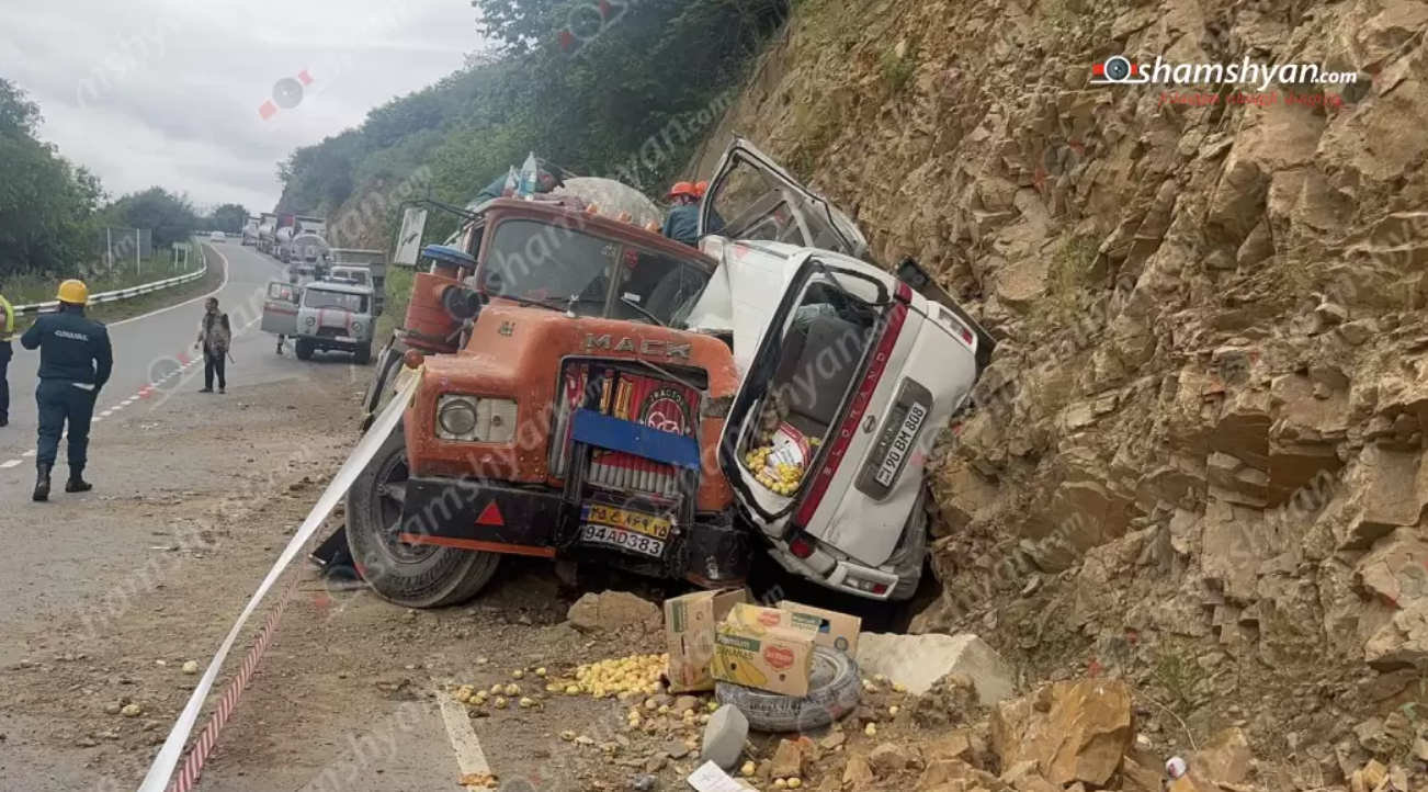 Բեռնատարը բախվել է «Nissan Elgrand»-ին՝ սեղմելով ժայռաբեկորներին. կան վիրավորներ