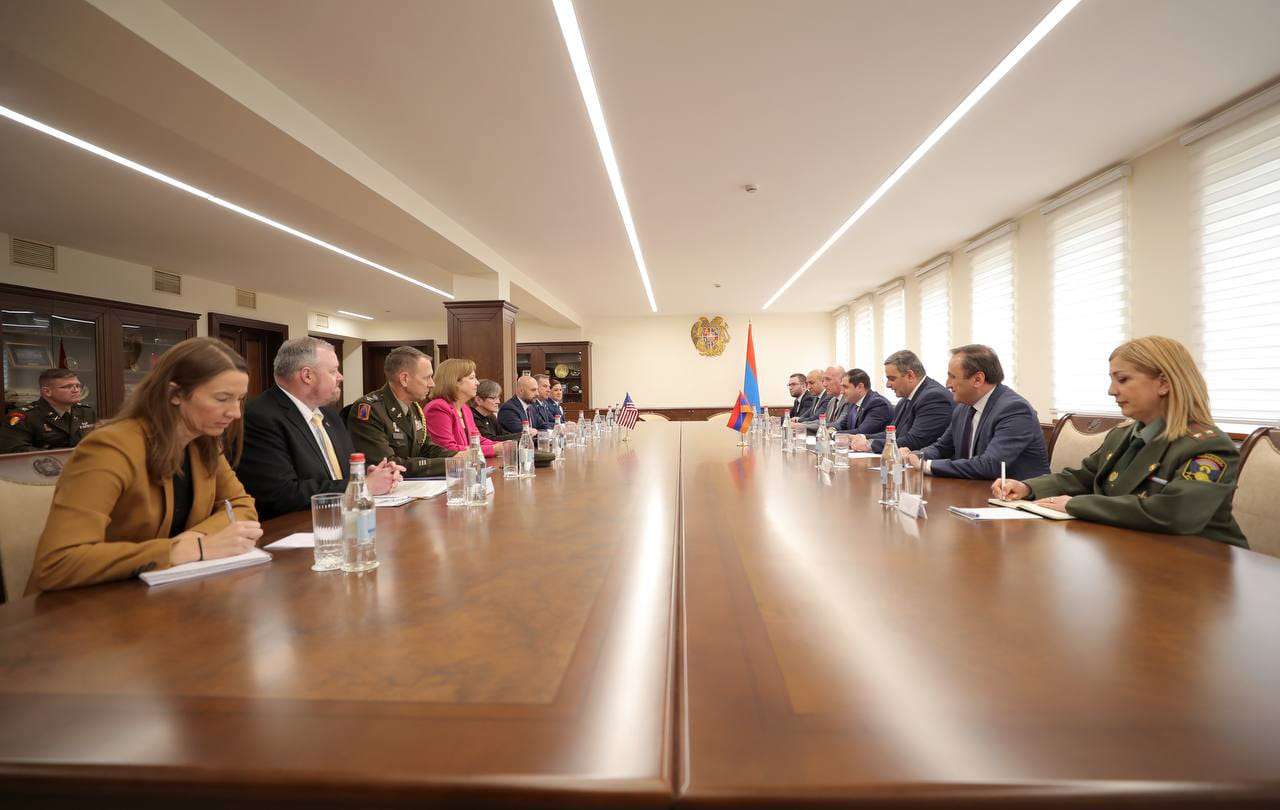 Suren Papikyan received the Governor of Kansas and the Adjutant General, National Guard Commander