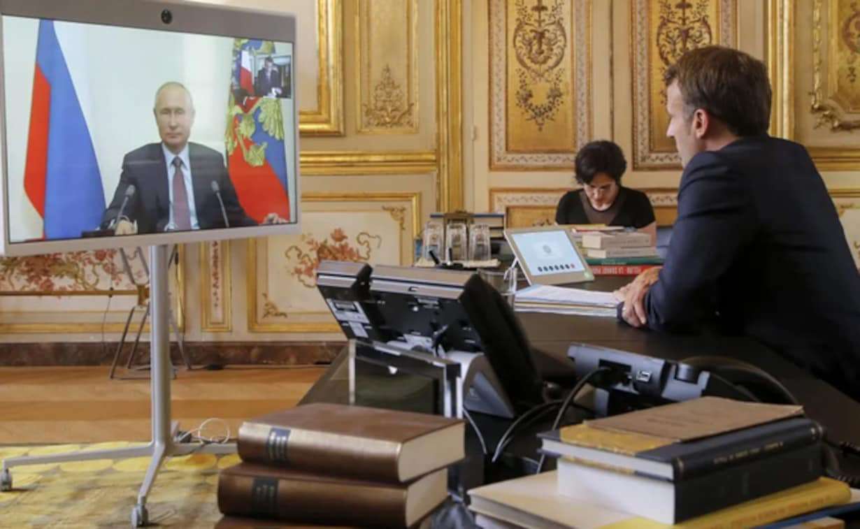Macron is ready to talk to Putin if he receives a call from the latter