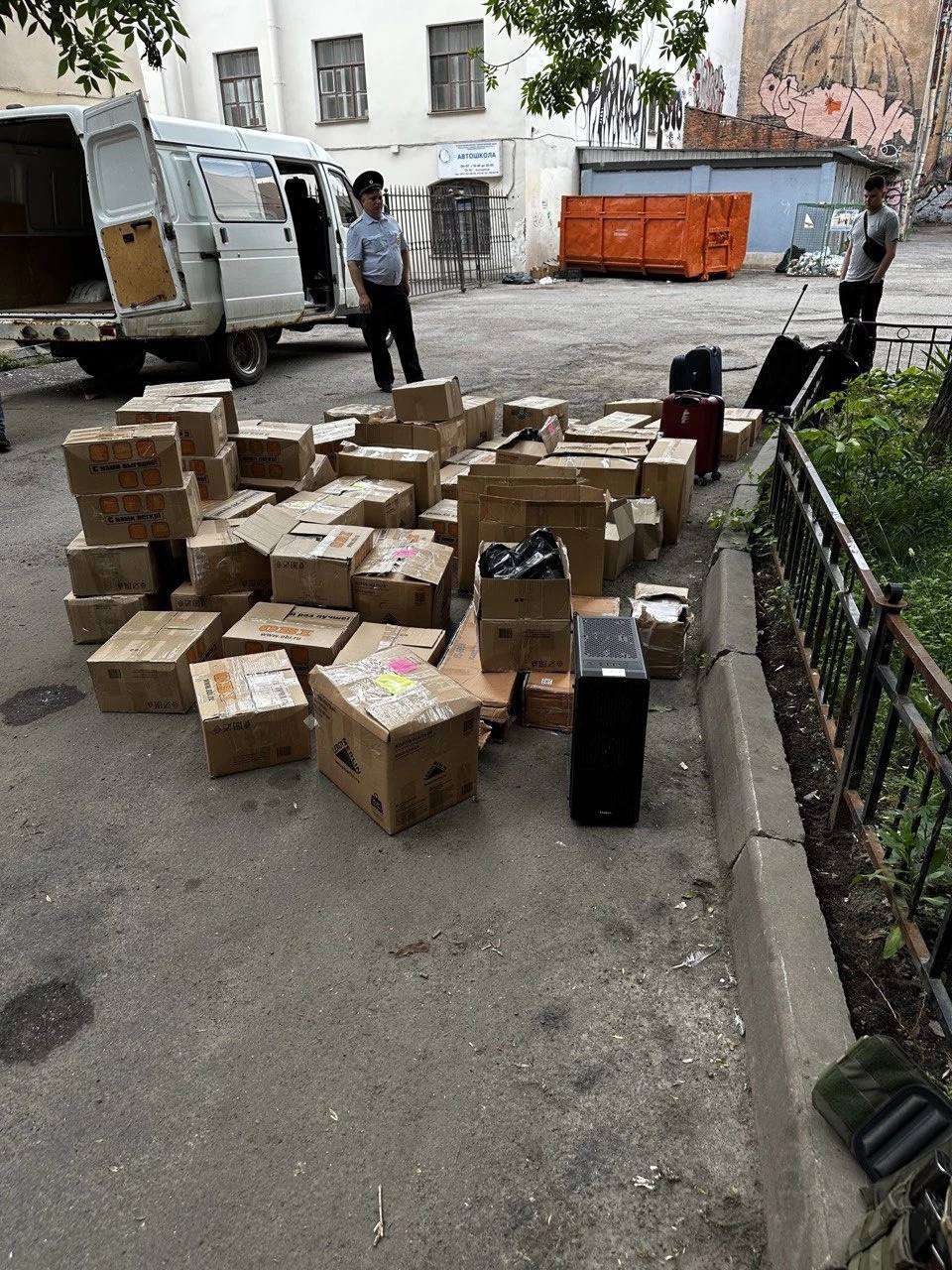 4 billion rubles were found stuffed in boxes near the "Wagner" center