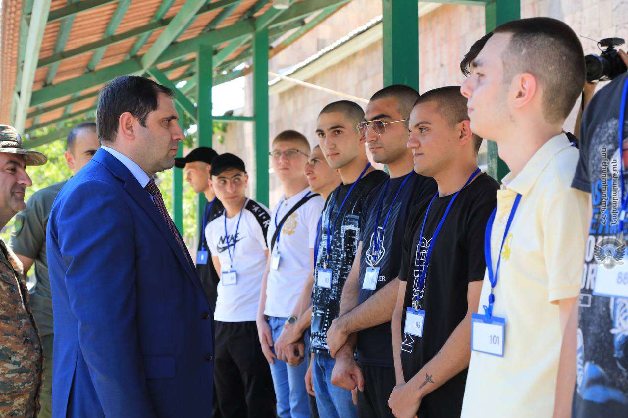 Սուրեն Պապիկյանն այցելել է ՀՀ ՊՆ կենտրոնական հավաքակայան