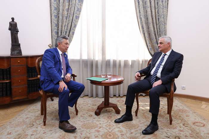 Մհեր Գրիգորյանն ընդունել է Բախիտ Սուլթանովին
