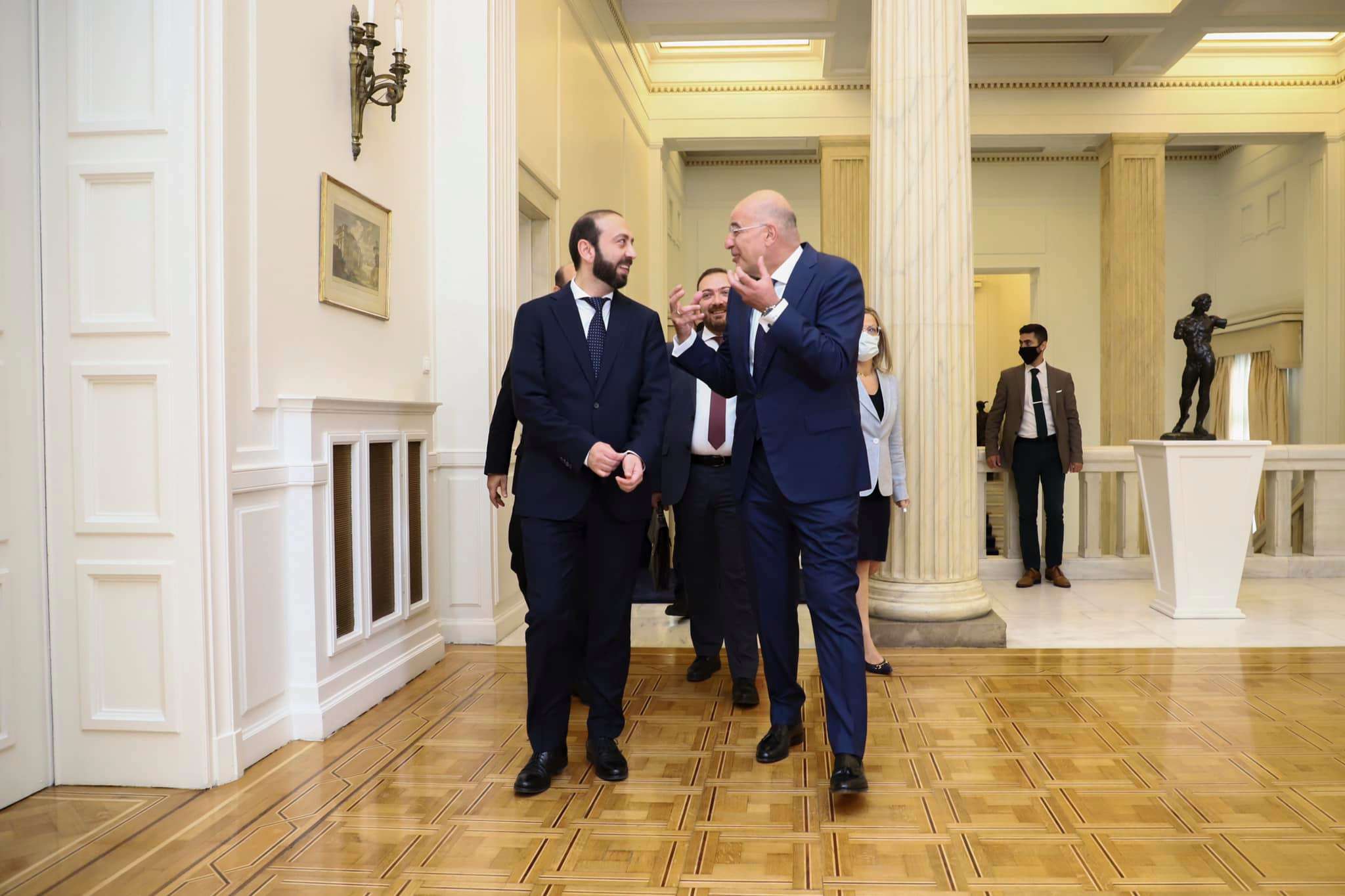 Арарат Мирзоян встретился с министром иностранных дел Греции в Афинах