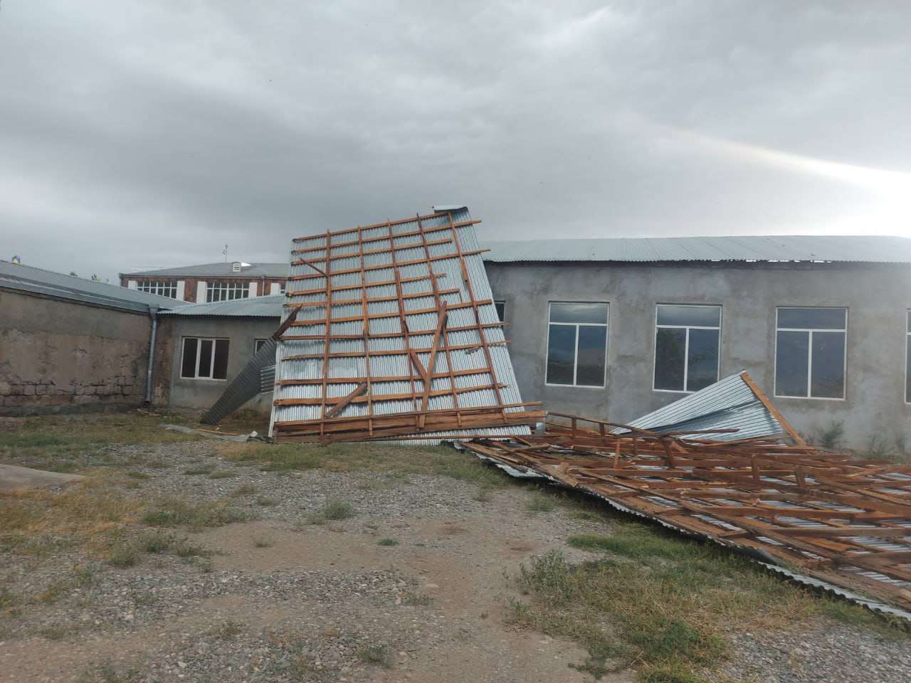 Մարզերում քամին մեծ վնասներ է հասցրել (ԼՈՒՍԱՆԿԱՐՆԵՐ)