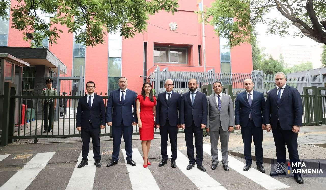 Միրզոյանը Պեկինում ՀՀ դեսպանությունում աշխատանքային քննարկում է ունեցել