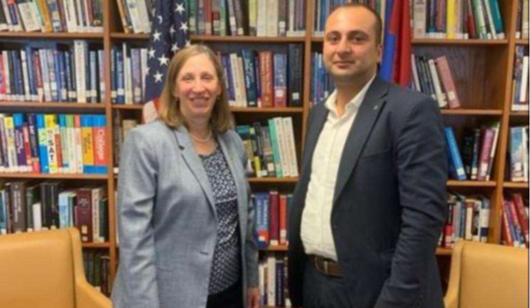 Посол США встретилась с президентом Езидского центра по правам человека