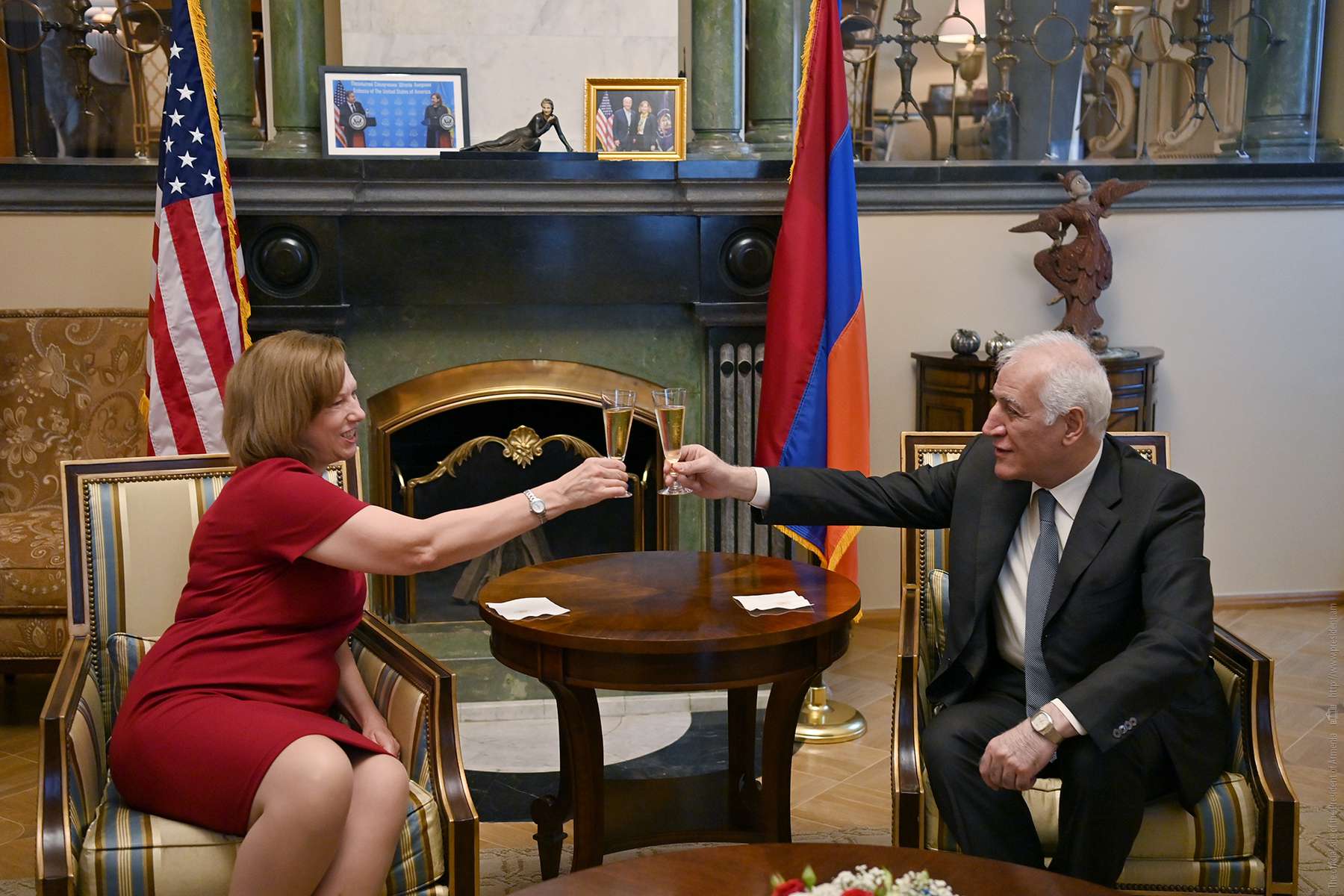 The President visited the ambassador's residence on the occasion of the US Independence Day