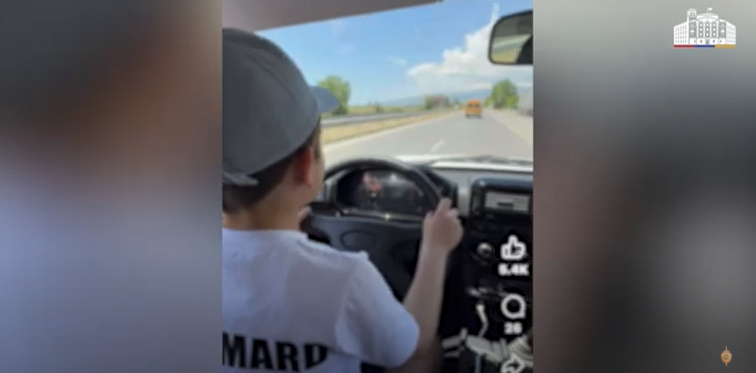 Պարզվել է մանկահասակ երեխային գրկին երթևեկող վարորդի ինքնությունը