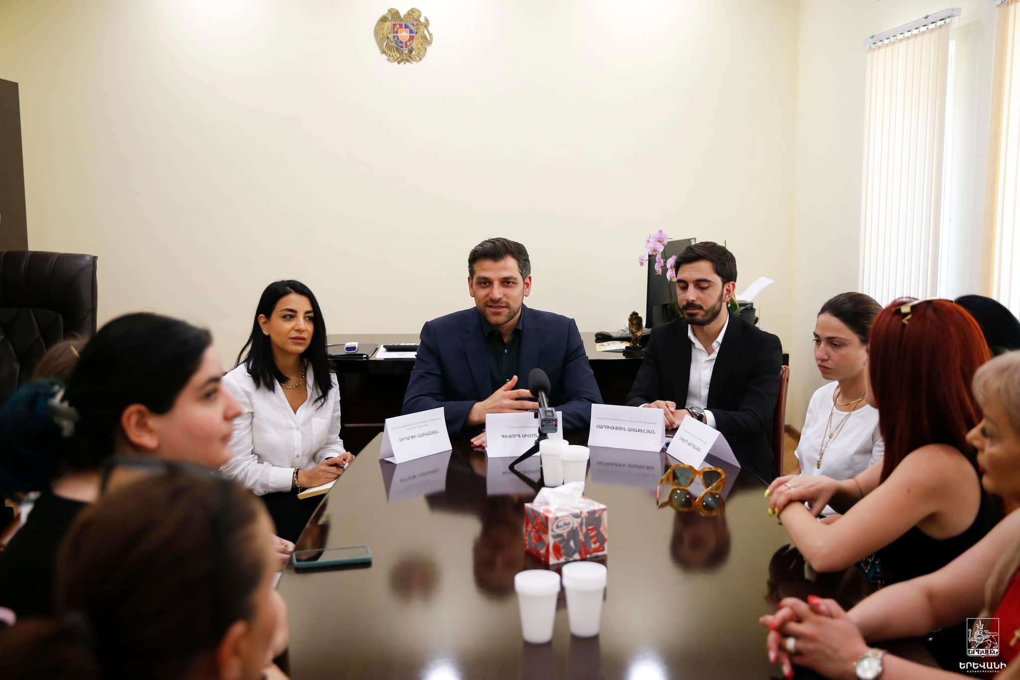 Նախագծման փուլում է մոտ 300 շան նոր կացարանը. Գևորգ Սիմոնյանը հանդիպել է կենդանասերների հետ