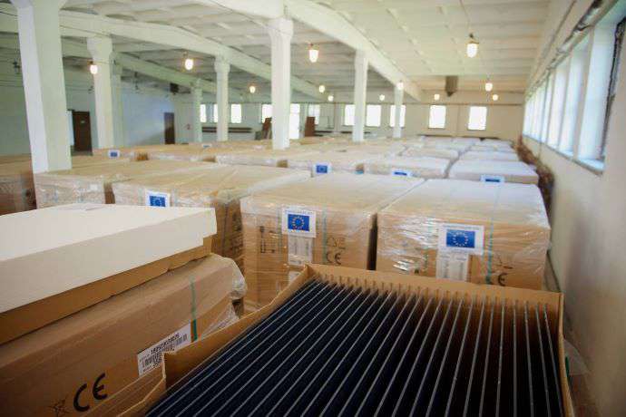 Ukraine received 6000 solar panels