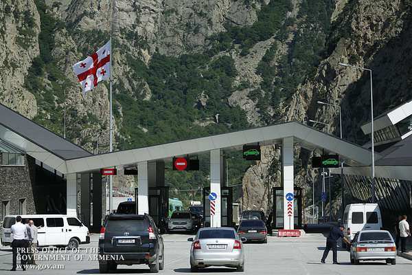 Трасса Степанцминда-Ларс открыта для всех видов транспорта