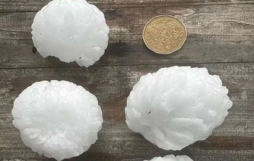 Strong tornado and hail in Canada