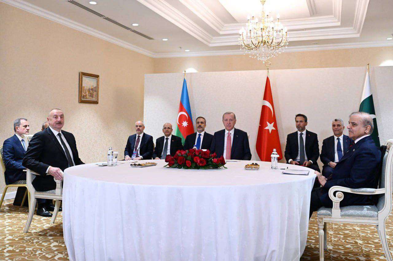 Աստանայում կայացել է եռակողմ հանդիպում Թուրքիայի, Ադրբեջանի և Պակիստանի առաջնորդների մասնակցությամբ