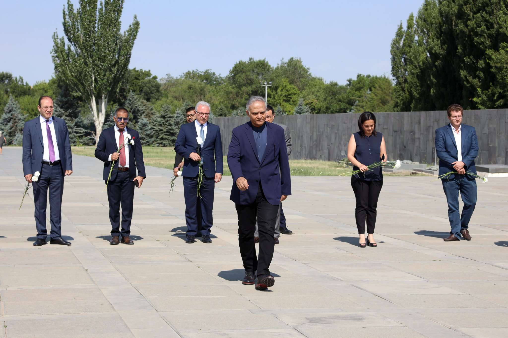 Секретарь западного отдела МИД Индии посетил Мемориал памяти жертв Геноцида армян