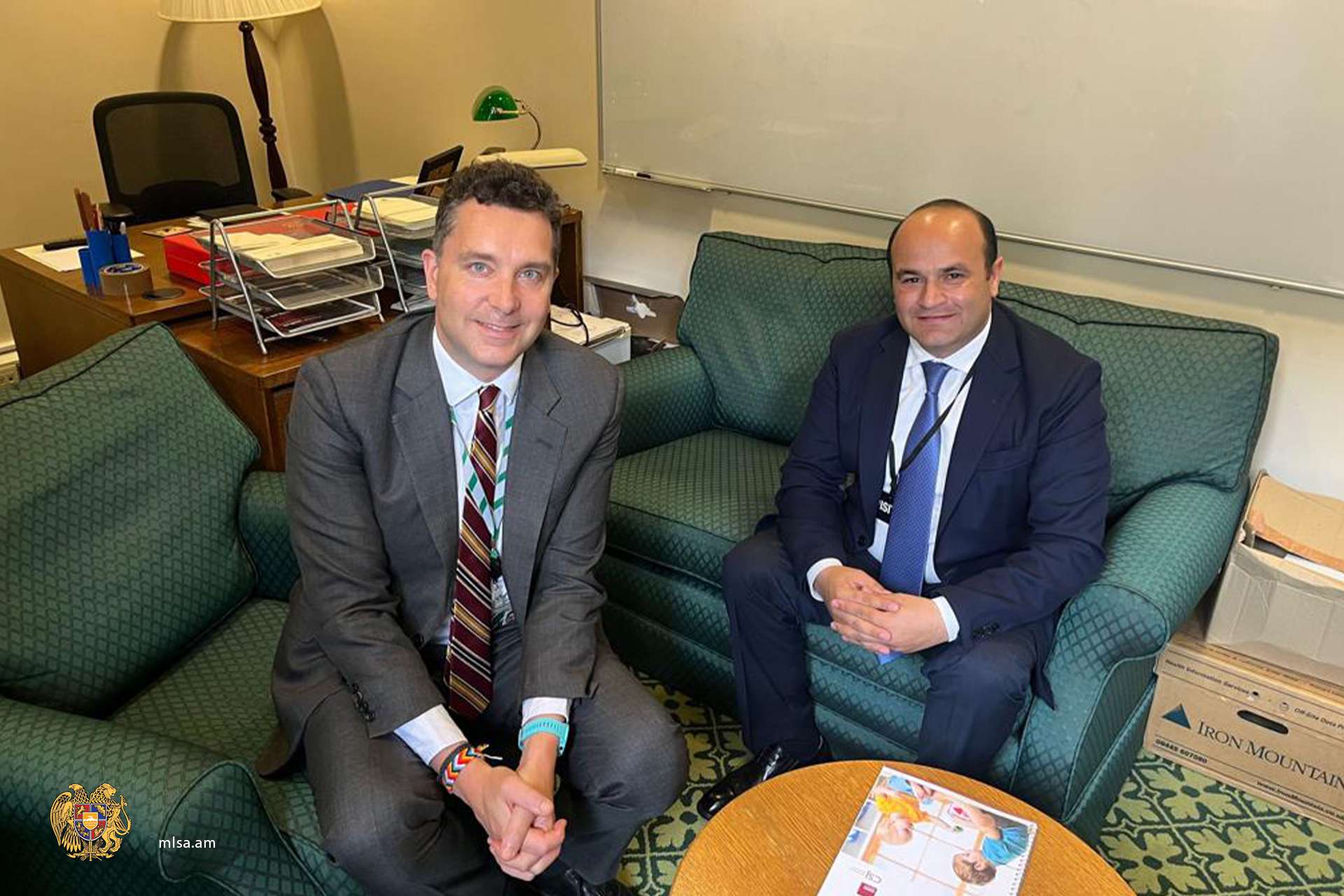Նարեկ Մկրտչյանը հանդիպել է ՄԲ Երեխաների և ընտանիքի նախկին նախարար Էդվարդ Թիմփսոնի հետ