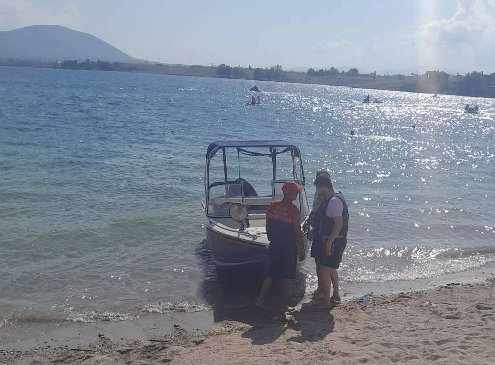 Ջրափրակարարները ափ են դուրս բերել  քաղաքացիների