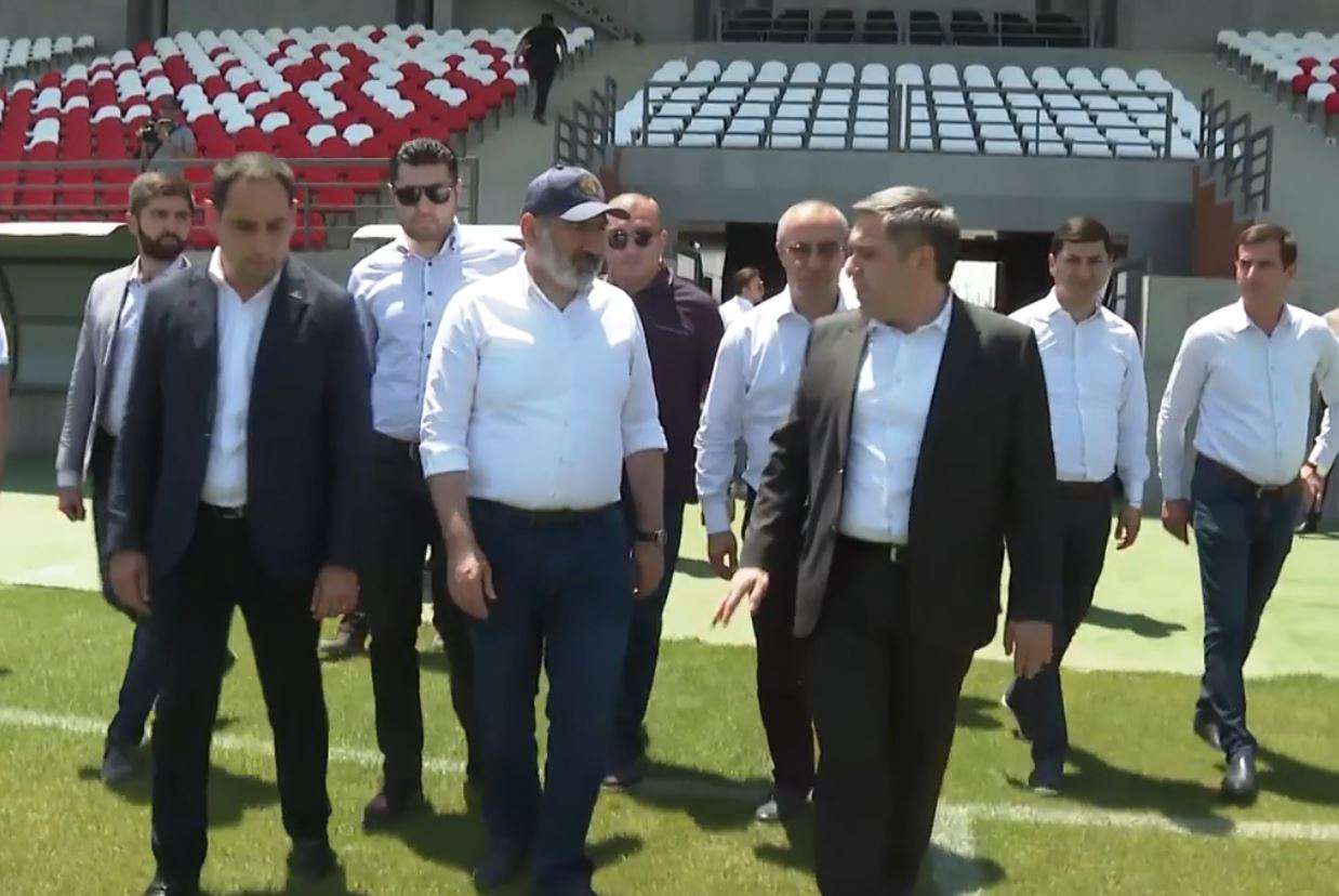 Никол Пашинян посетил реконструированный стадион города Армавир