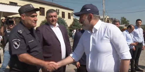 Визиты Никола Пашиняна в регионы продолжаются, в данный момент он находится в Армавирской области (видео)