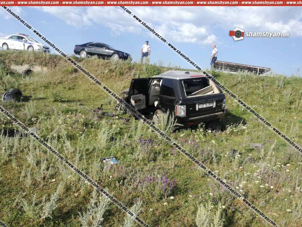 В Гегаркунике Range Rover несколько раз перевернувшись оказался в овраге