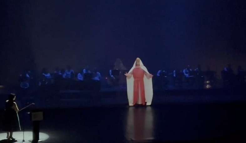 Голографический Гераци из средневековья приветствовал участников международной олимпиады по биологии. Араик Арутюнян