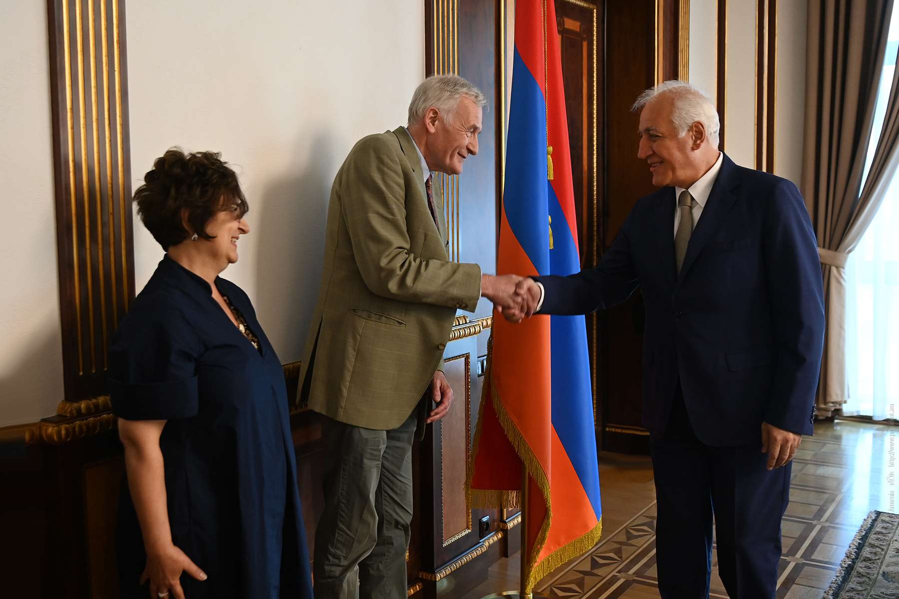 Նախագահը պարգևատրել է պրոֆեսոր Թեո Մաարտեն վան Լինտին և դոցենտ Աննա Սիրինյանին