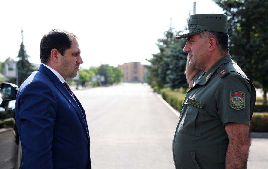 Сурен Папикян принял участие в церемонии принятия присяги сержантского состава Вооруженных Сил