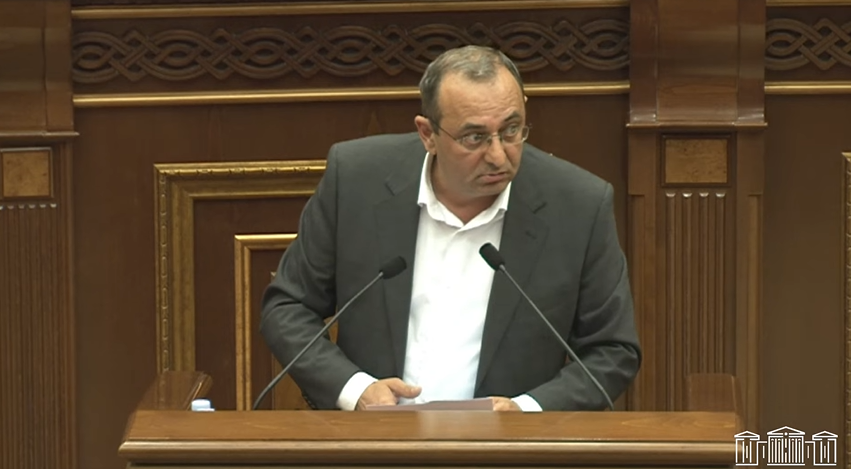 «Սա առաջին հերթին քաղաքական փաստաթուղթ է». Արծվիկ Մինասյանն ուղերձի մասին (ՏԵՍԱՆՅՈՒԹ)