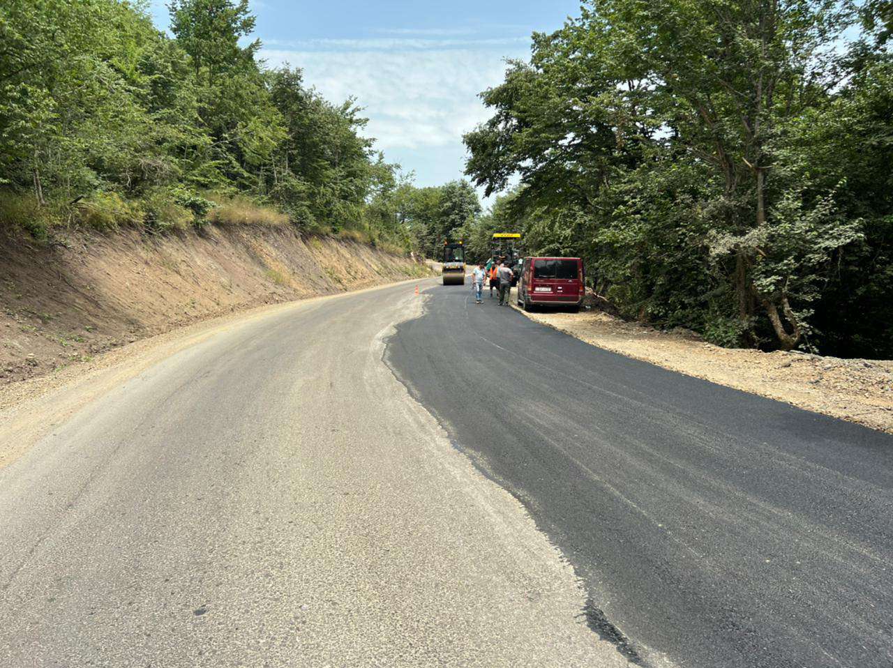 В настоящее время ведутся работы по устранению дефектов на дороге Татев-Агвани.