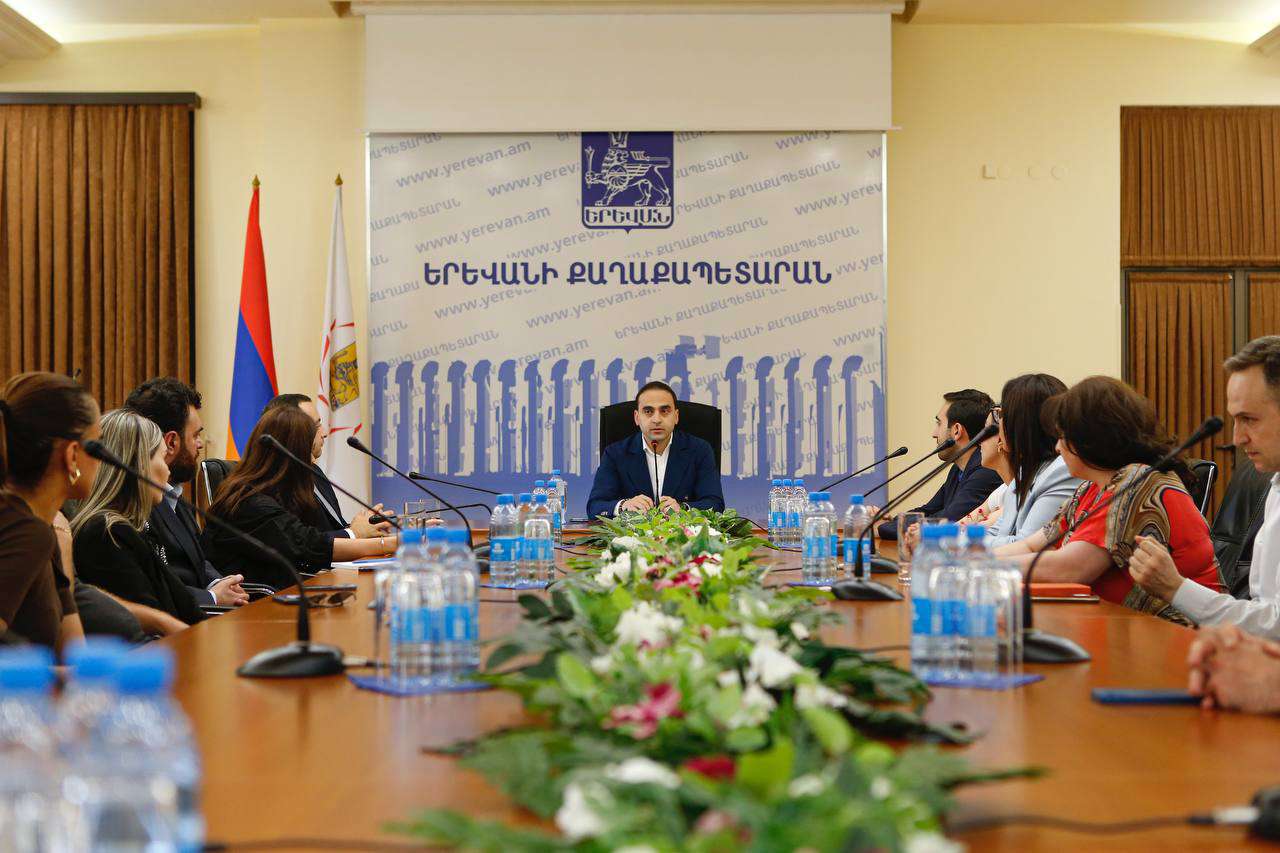 Տիգրան Ավինյանը հանդիպել է Հայաստանի հյուրանոցների ասոցիացիայի ներկայացուցիչների հետ