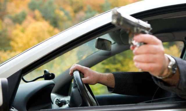 Стрелявшего из окна автомобиля задержали