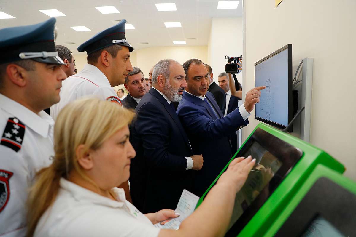 Премьер-министр посетил регистрационно-экзаменационное управление Арташата (ВИДЕО)