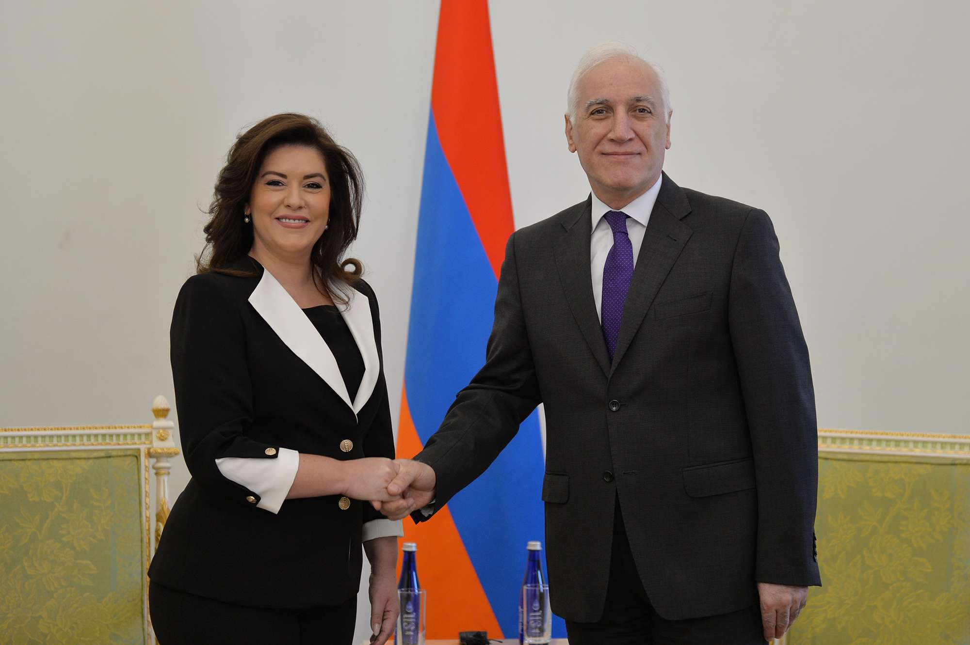 Новоназначенный посол Албании вручил верительные грамоты президенту Хачатуряну