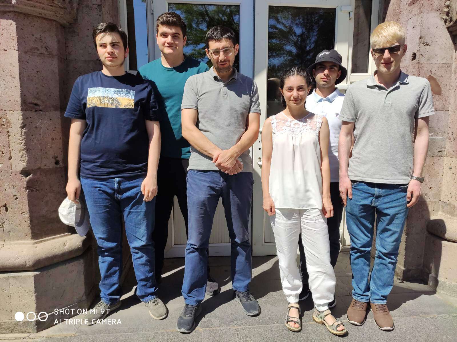 3 бронзовые медали и 2 почетные грамоты Международной олимпиады по физике