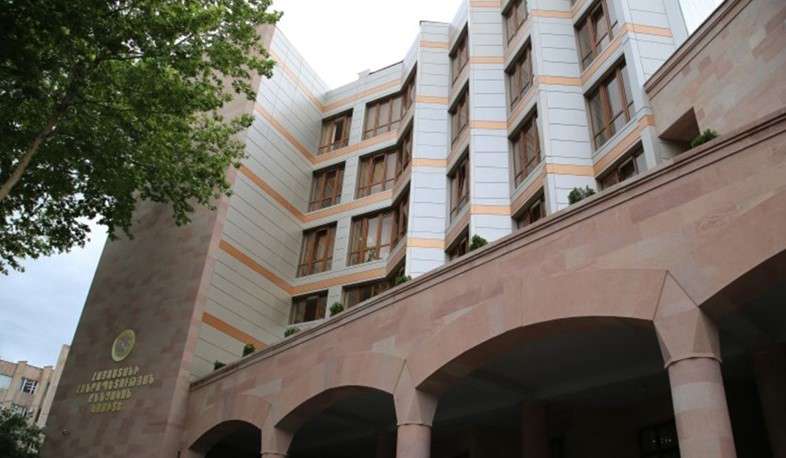 Пьяный водитель ударил полицейского головой. СК