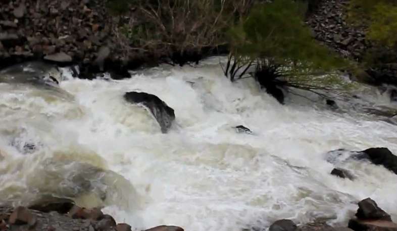 Քաղաքացին ընկել է 10-12 մ բարձրությունից՝ հայտնվելով Արփա գետի ափին