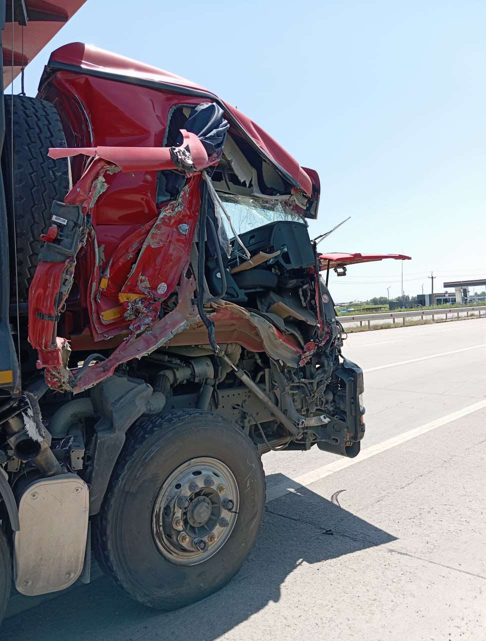 Բեռնատարները բախվել են, վարորդներից մեկը հոսպիտալացվել է