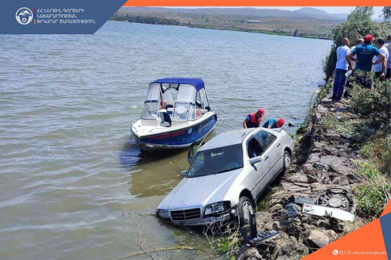 Մեքենան հայտնվել է Սևանա լճում